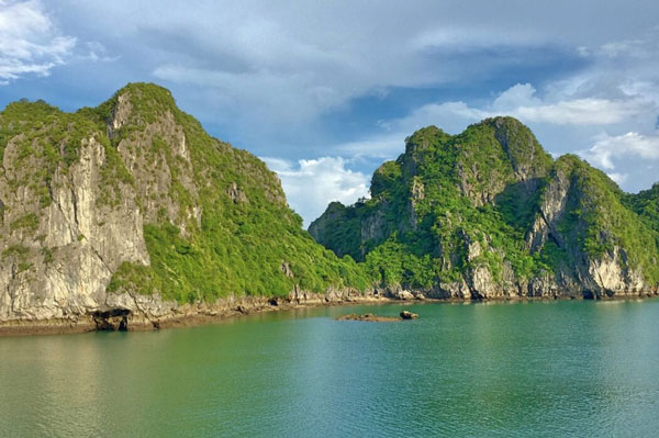 Best Luxury Cruises in Halong Bay: Catherine Cruises, Grand Pioneer Cruises Halong & Indochine Cruise